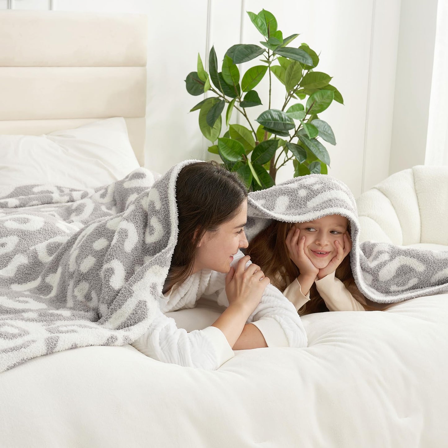 Snuggle Sac Ultra Soft, Warm Plush Blanket - Reversible Cheetah/Pink Leopard Throw, 50x60 inches
