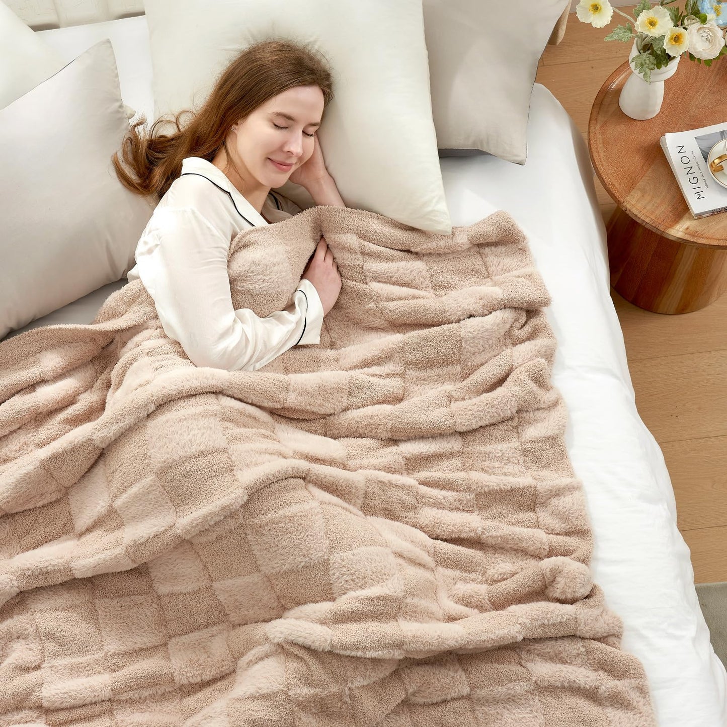 Snuggle Sac Checkered Throw Blanket Faux Fur Microfiber Blankets for Couch,Cozy Soft Warm Blanket for Sofa Bedroom Living Room,Beige Checker,50x60 inches