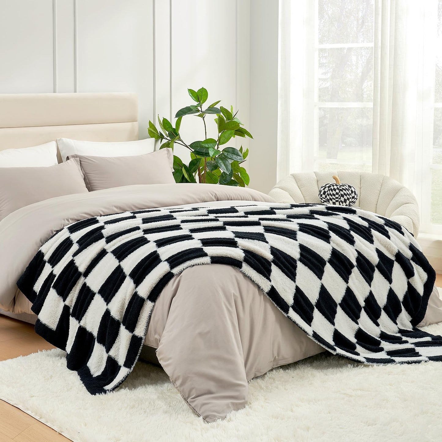 Snuggle Sac Checkered Throw Blanket Faux Fur Microfiber Blankets for Couch,Cozy Soft Warm Blanket for Sofa Bedroom Living Room,Beige Checker,50x60 inches